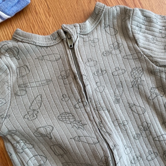 0-3M Rabbit + Bear Sleep and Play Footies Sleepers - Picture 5 of 7